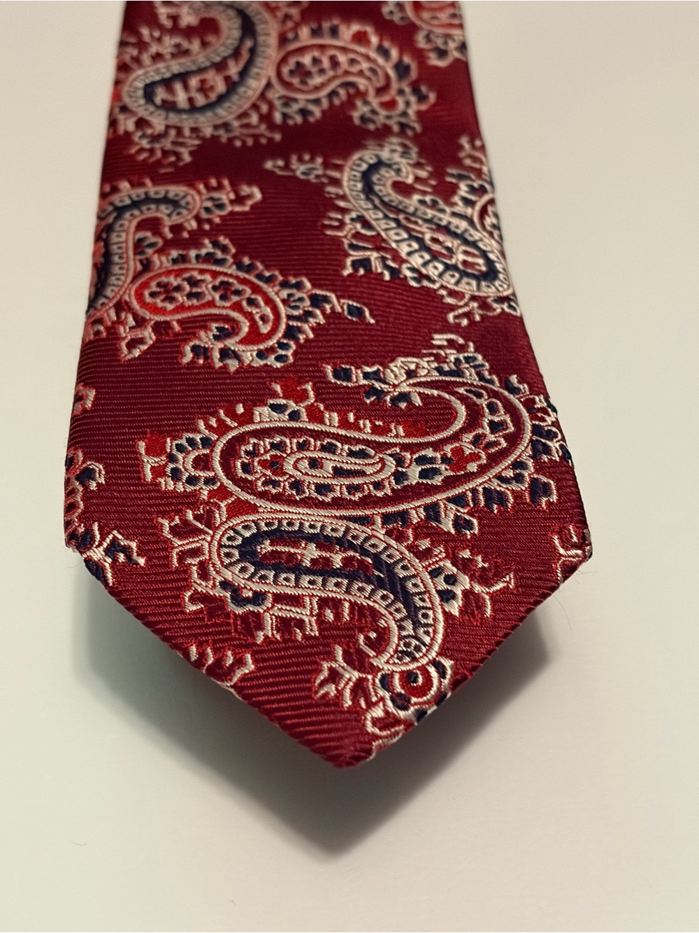 Roundtree & Yorke Slim Burgundy Paisley Silk Tie